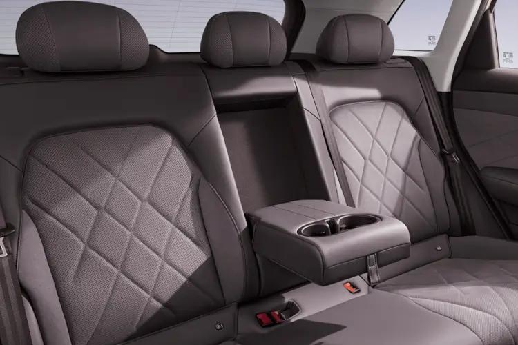 4040877 180kW SE EV Long Range 77kWh 5dr Auto