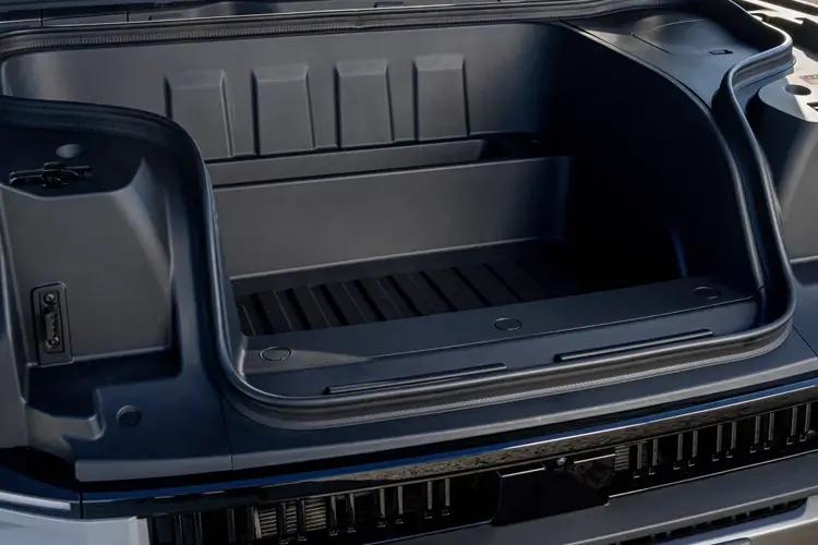 3938317 325kW Luxury Double Cab Pickup 102kWh Auto