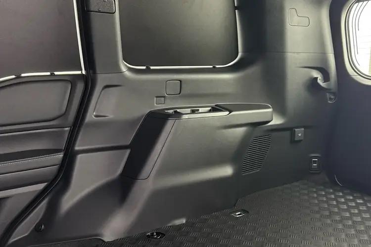 4080967 2.8D 205 Commercial Auto